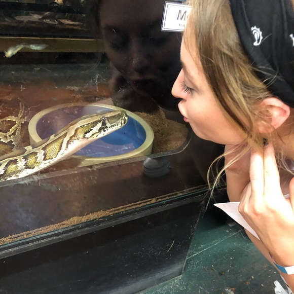 Meet Your Posher 🫀 - Picture 2 of 3